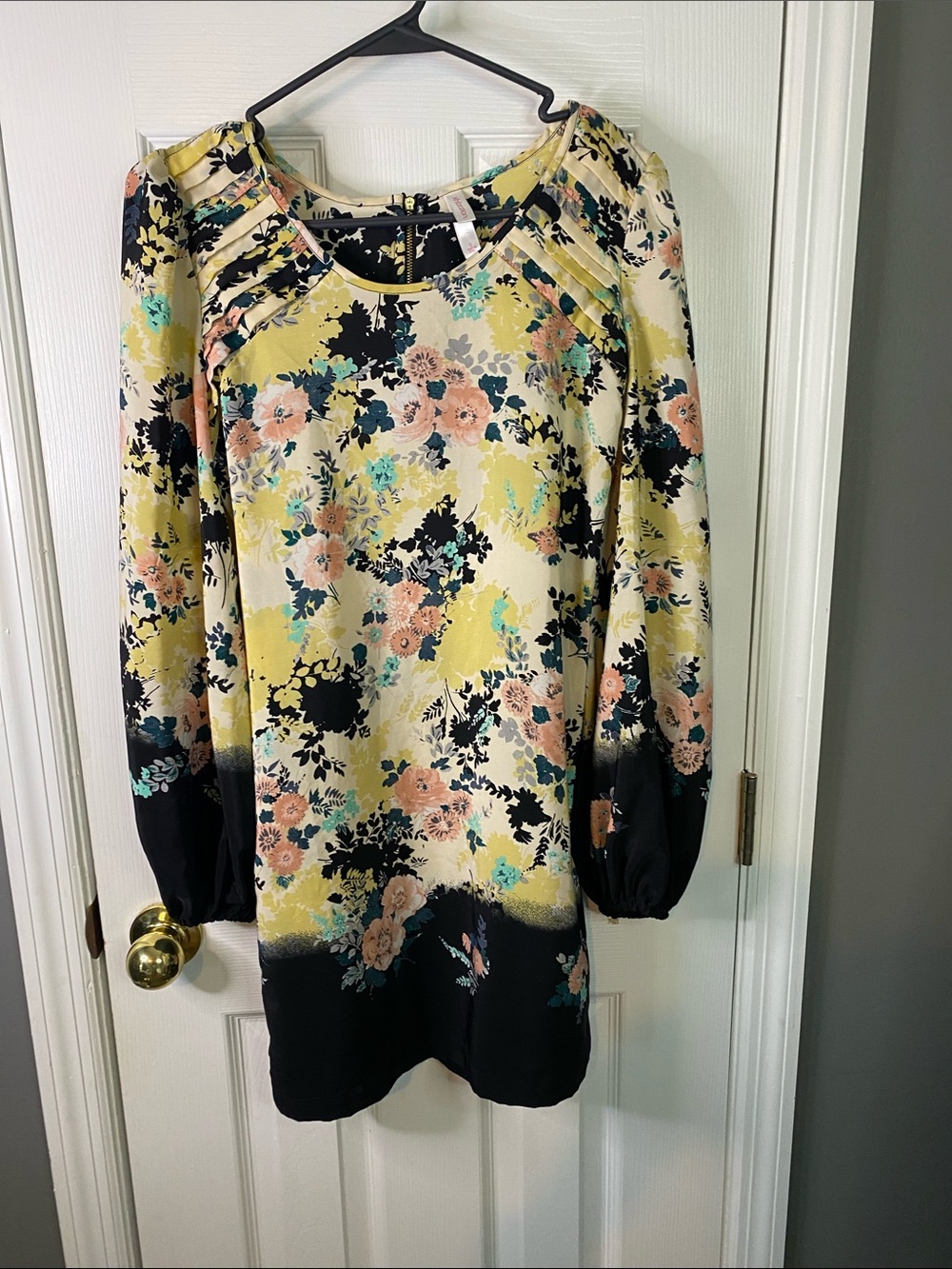 Xhilaration Yellow Floral Long-Sleeve Shift Dress with Black Accents Size Small.